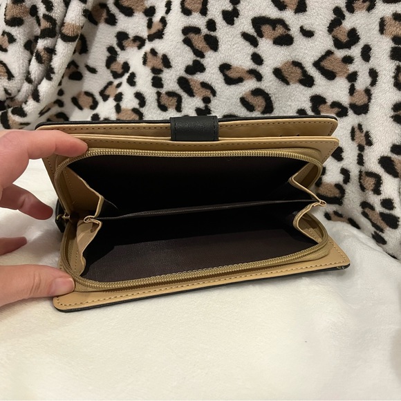 NWOT - Beautiful Leaf Black & Gold Wallet - Picture 4 of 5